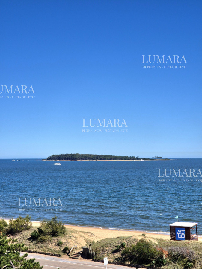 Apartamento ID.3137 - Oportunidad de 2 dormitorios con vista al mar y balcón Primera línea Playa Mansa 