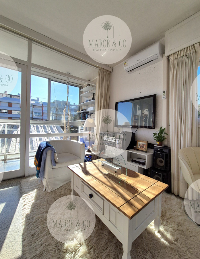 Apartamento ID.2155 - Apartamento 1 dormitorio en venta con vista al Mar edificio primera línea Playa Mansa Punta del Este