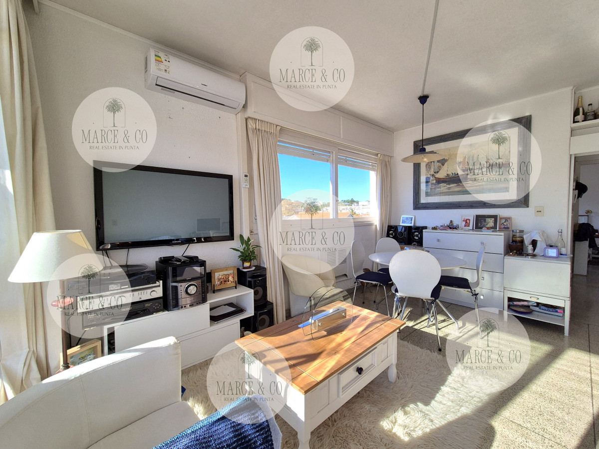 Apartamento ID.2155 - Apartamento 1 dormitorio en venta con vista al Mar edificio primera línea Playa Mansa Punta del Este