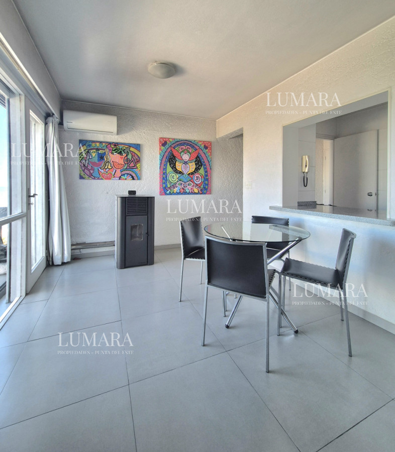 Apartamento ID.3137 - Oportunidad de 2 dormitorios con vista al mar y balcón Primera línea Playa Mansa 