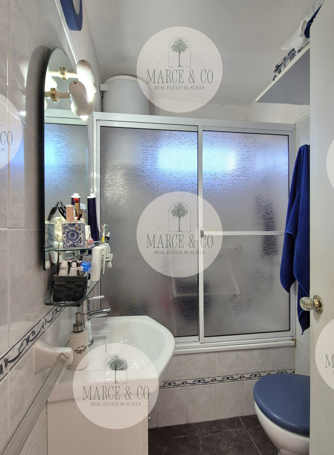 Apartamento ID.2155 - Apartamento 1 dormitorio en venta con vista al Mar edificio primera línea Playa Mansa Punta del Este