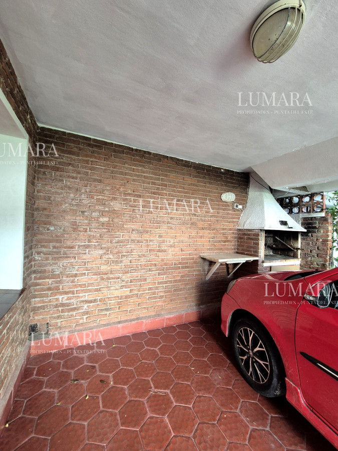 Apartamento ID.2323 - Oportunidad venta casa 2 dormitorios Playa Mansa cochera y parrillero