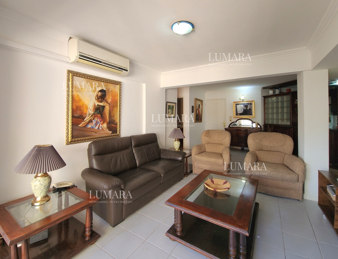 Apartamento ID.942 - Apartamento 3 dormitorios primera linea frente al mar Playa Mansa Pinares con piscina y cochera