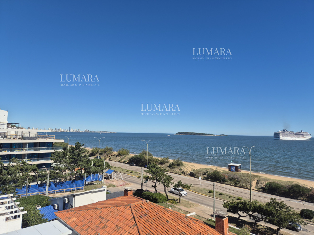 Apartamento ID.3137 - Oportunidad de 2 dormitorios con vista al mar y balcón Primera línea Playa Mansa 