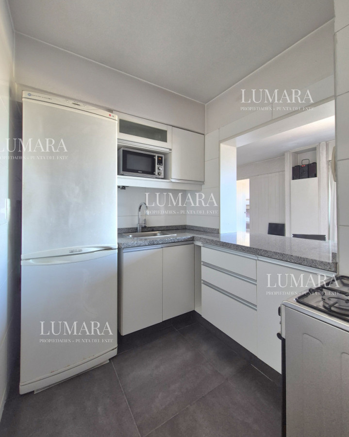 Apartamento ID.3137 - Oportunidad de 2 dormitorios con vista al mar y balcón Primera línea Playa Mansa 