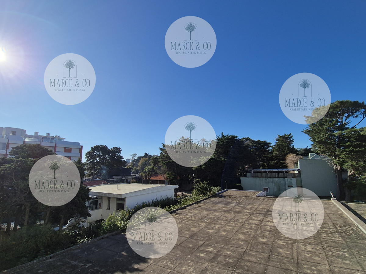 Apartamento ID.2155 - Apartamento 1 dormitorio en venta con vista al Mar edificio primera línea Playa Mansa Punta del Este