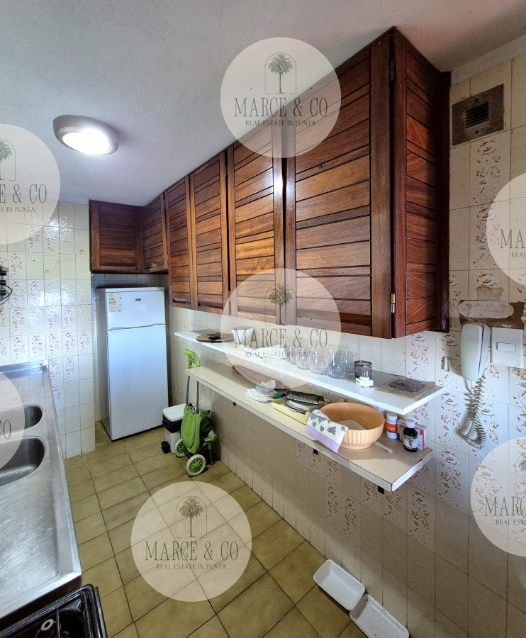 Apartamento ID.2219 - Apartamento 2 dormitorios Vista infinita al mar primera línea con estufa a leña esquinero al oeste garage Playa Mansa Punta del Este