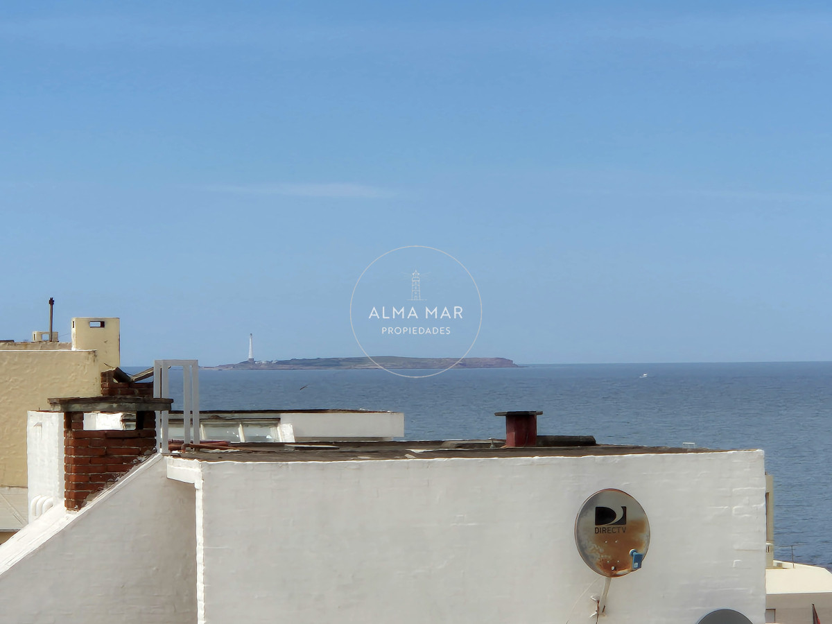 Apartamento ID.825 - Oportunidad apartamento semi-reciclado 3 dormitorios 2 baños garage Península Punta del Este Duplex-Penthouse 