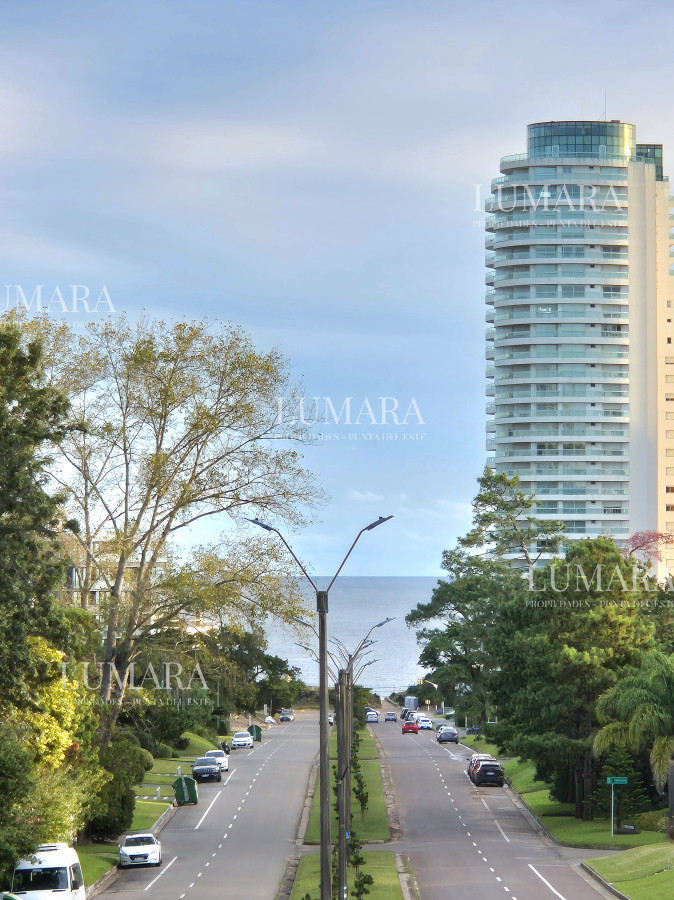 Apartamento ID.1344 - Oportunidad Apartamento 2 dormitorios moderno gran terraza cochera piscina Playa Mansa Punta del Este