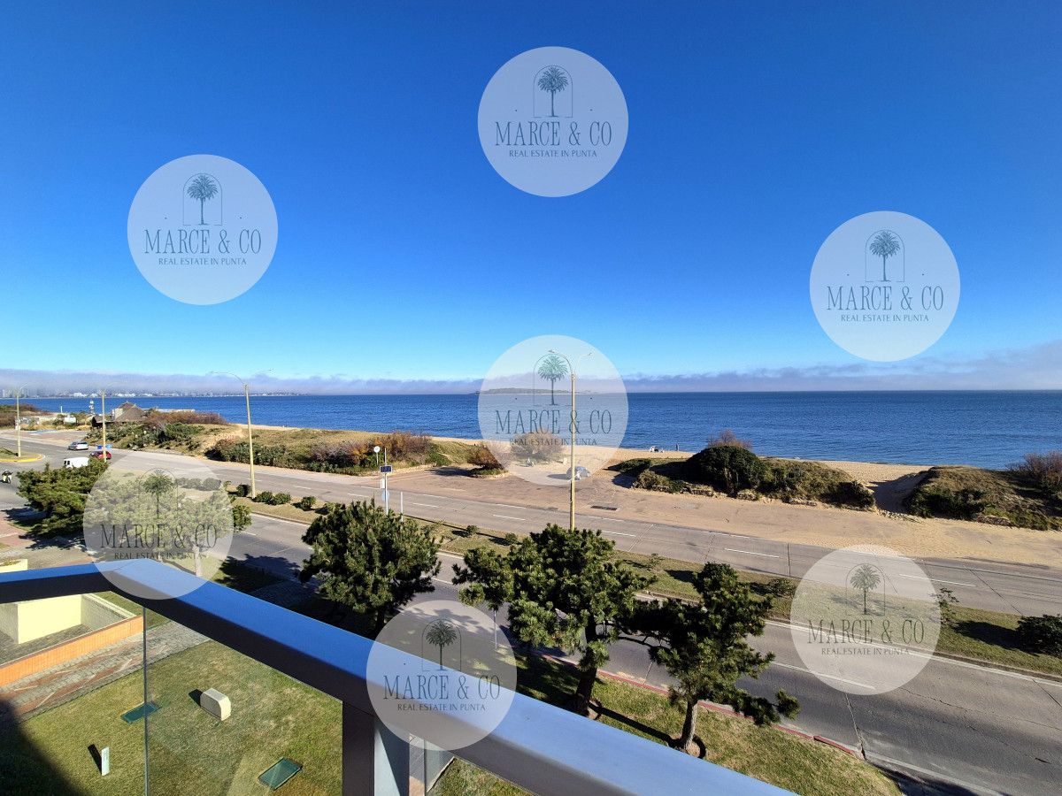 Apartamento ID.2219 - Apartamento 2 dormitorios Vista infinita al mar primera línea con estufa a leña esquinero al oeste garage Playa Mansa Punta del Este