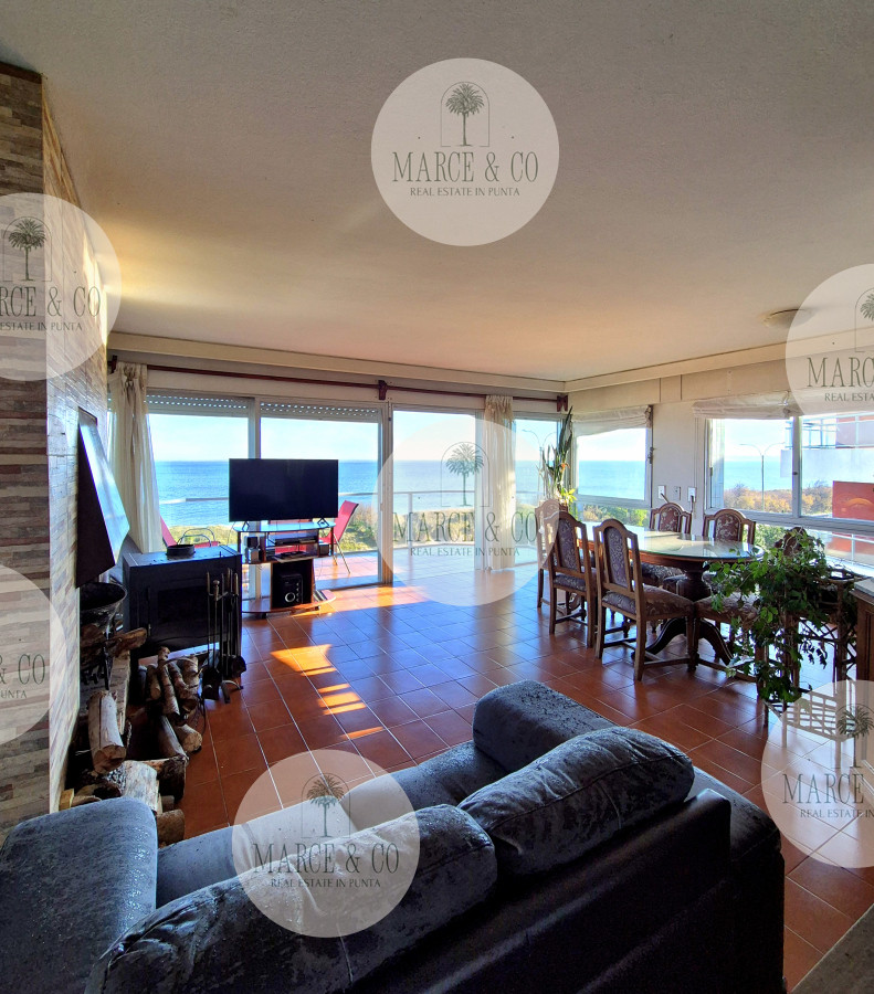 Apartamento ID.2219 - Apartamento 2 dormitorios Vista infinita al mar primera línea con estufa a leña esquinero al oeste garage Playa Mansa Punta del Este