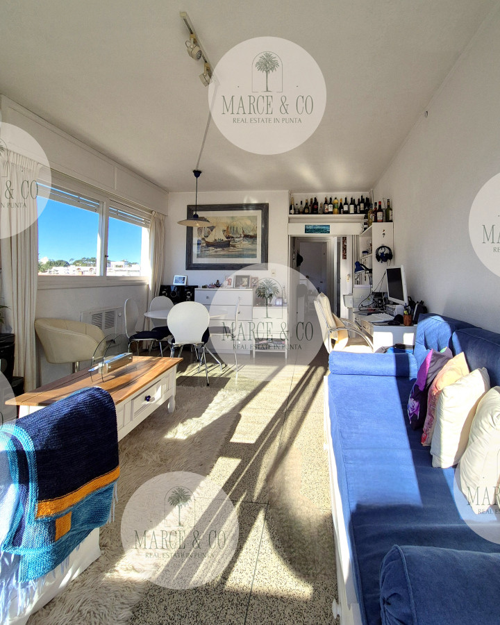Apartamento ID.2155 - Apartamento 1 dormitorio en venta con vista al Mar edificio primera línea Playa Mansa Punta del Este