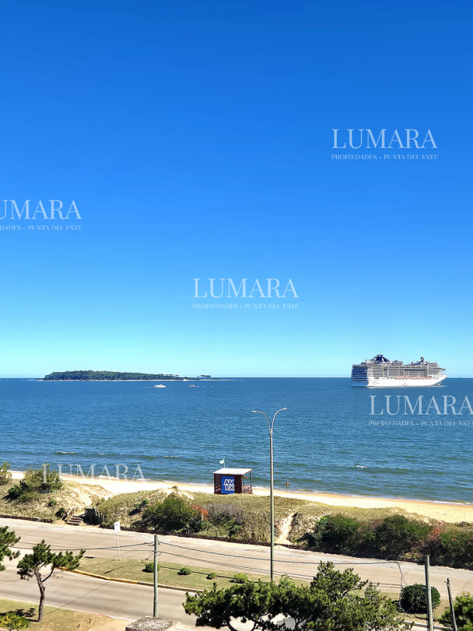 Apartamento ID.3137 - Oportunidad de 2 dormitorios con vista al mar y balcón Primera línea Playa Mansa 
