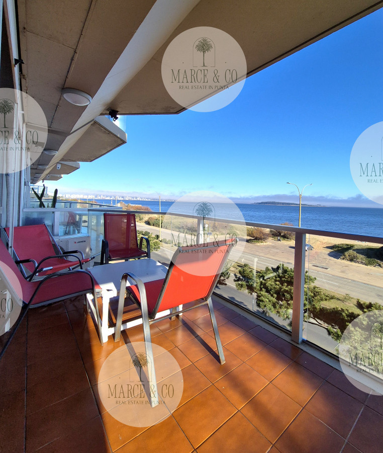 Apartamento ID.2219 - Apartamento 2 dormitorios Vista infinita al mar primera línea con estufa a leña esquinero al oeste garage Playa Mansa Punta del Este