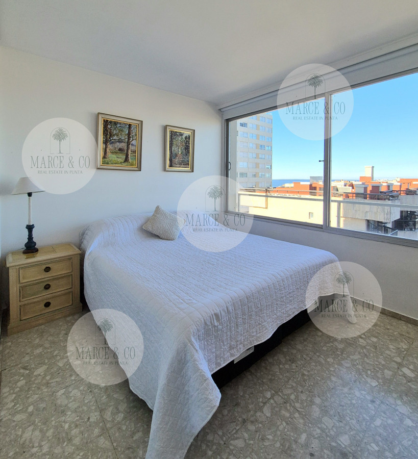 Apartamento ID.2361 - Apartamento con vista parcial al mar 1 dormitorio y medio con garage en Península Punta del Este 