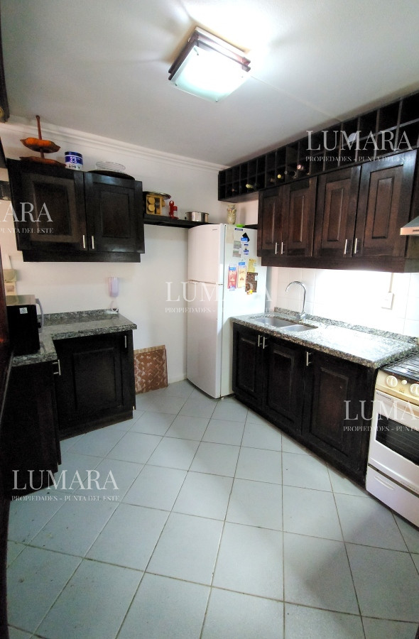 Apartamento ID.942 - Apartamento 3 dormitorios primera linea frente al mar Playa Mansa Pinares con piscina y cochera