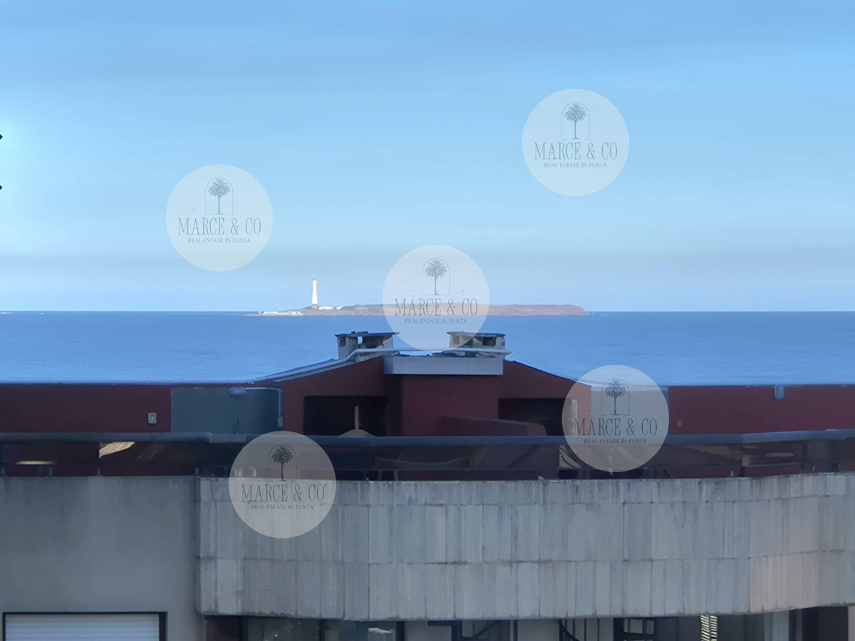 Apartamento ID.2361 - Apartamento con vista parcial al mar 1 dormitorio y medio con garage en Península Punta del Este 