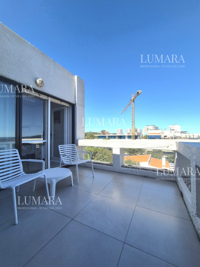 Apartamento ID.3137 - Oportunidad de 2 dormitorios con vista al mar y balcón Primera línea Playa Mansa 
