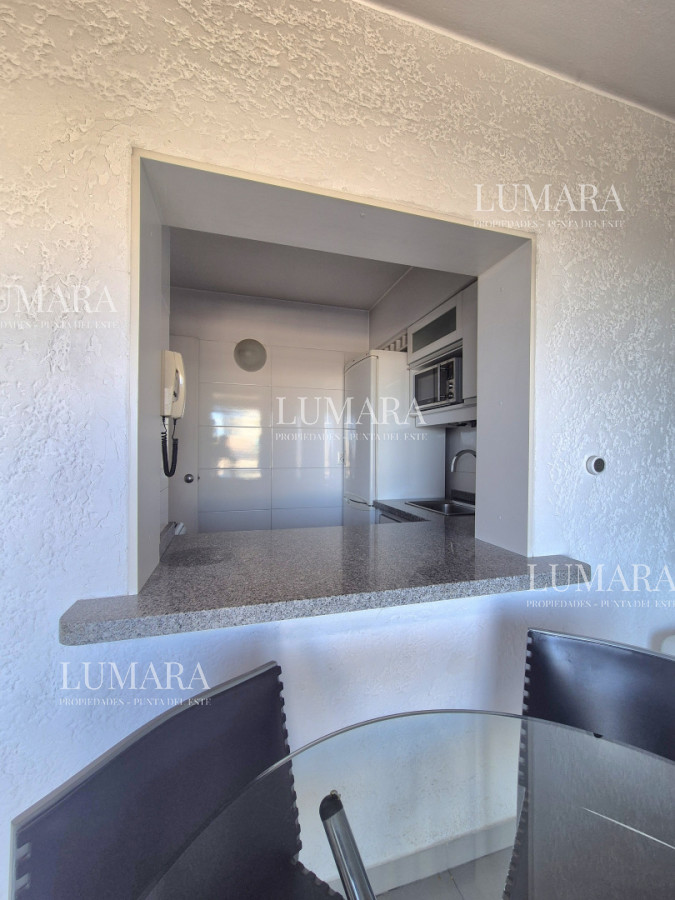 Apartamento ID.3137 - Oportunidad de 2 dormitorios con vista al mar y balcón Primera línea Playa Mansa 