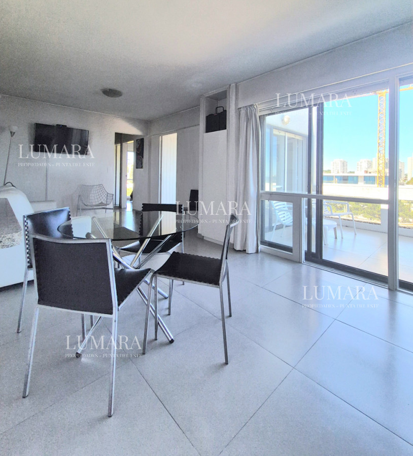 Apartamento ID.3137 - Oportunidad de 2 dormitorios con vista al mar y balcón Primera línea Playa Mansa 