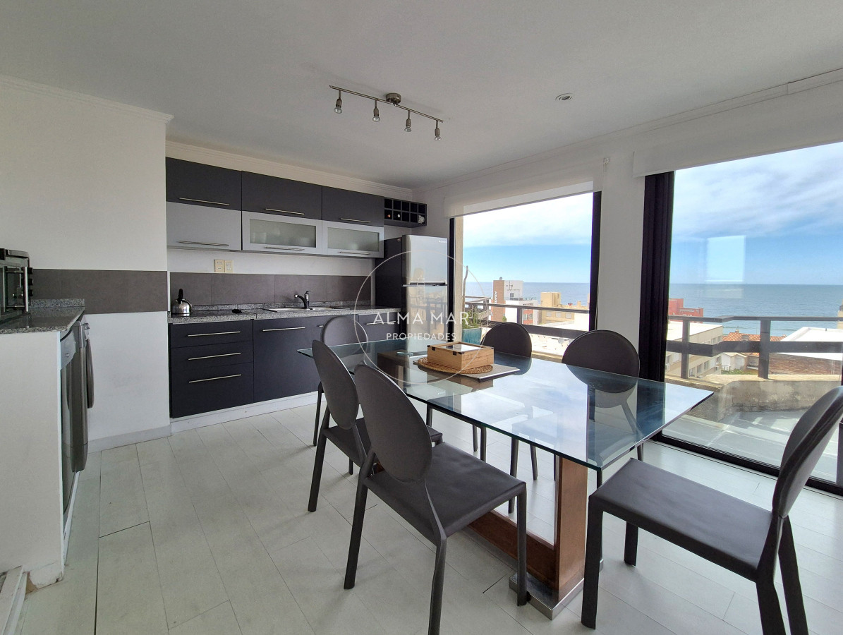 Apartamento ID.825 - Oportunidad apartamento semi-reciclado 3 dormitorios 2 baños garage Península Punta del Este Duplex-Penthouse 