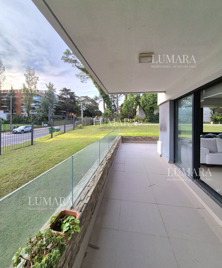 Apartamento ID.1344 - Oportunidad Apartamento 2 dormitorios moderno gran terraza cochera piscina Playa Mansa Punta del Este