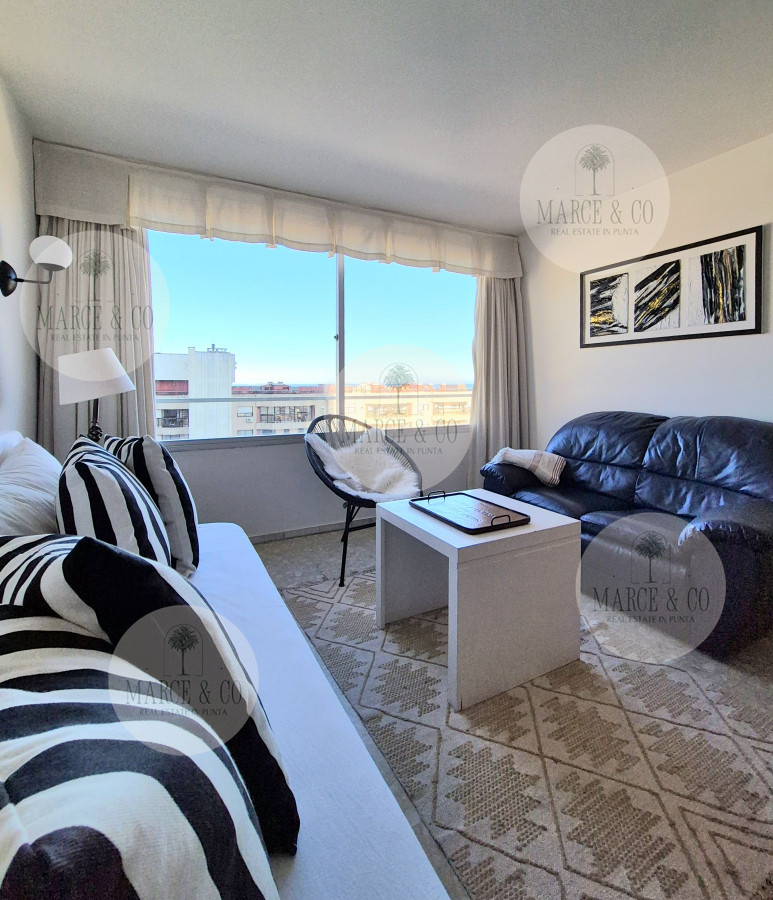 Apartamento ID.2361 - Apartamento con vista parcial al mar 1 dormitorio y medio con garage en Península Punta del Este 