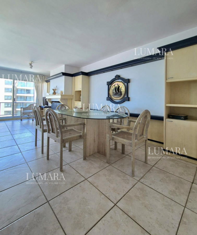 Apartamento ID.3156 - Oportunidad 3 dormitorios + servicio y gran terraza con parrillero propio en Playa Brava Punta del Este 