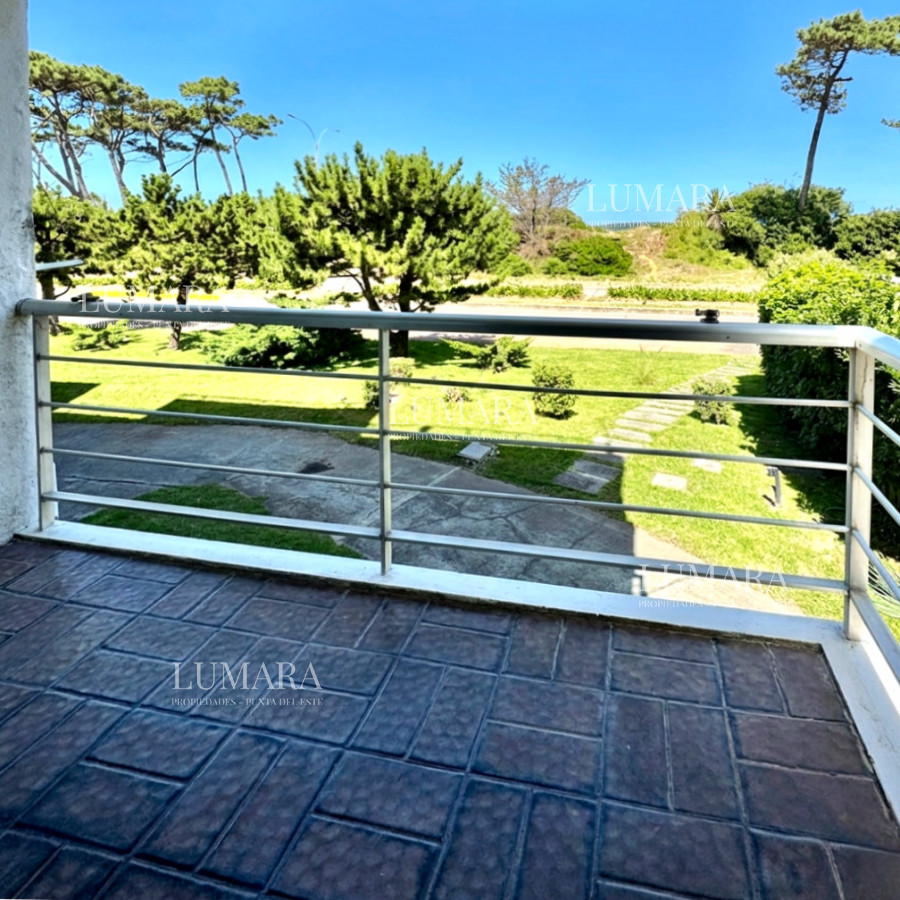 Apartamento ID.3136 - Oportunidad 2 dormitorios con terraza primera línea Playa Mansa 