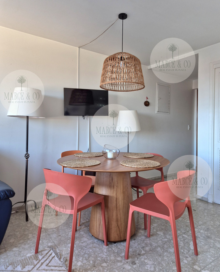 Apartamento ID.2361 - Apartamento con vista parcial al mar 1 dormitorio y medio con garage en Península Punta del Este 