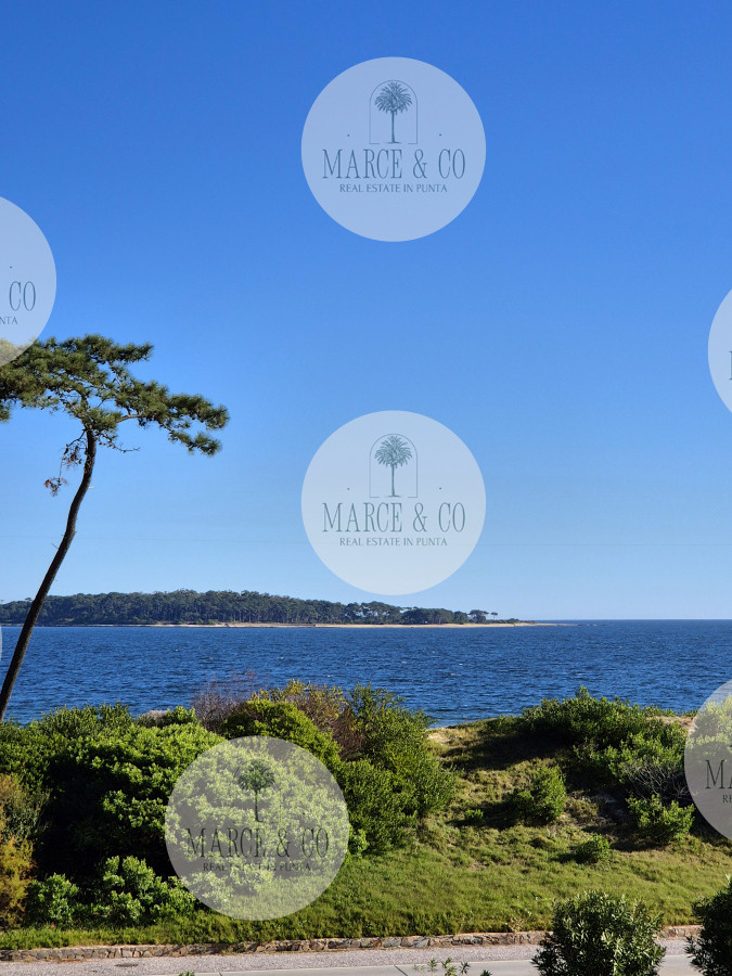 Apartamento ID.2155 - Apartamento 1 dormitorio en venta con vista al Mar edificio primera línea Playa Mansa Punta del Este