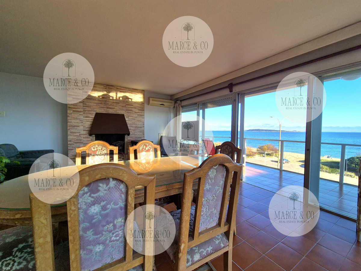 Apartamento ID.2219 - Apartamento 2 dormitorios Vista infinita al mar primera línea con estufa a leña esquinero al oeste garage Playa Mansa Punta del Este