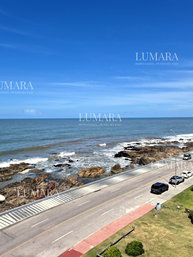 Apartamento ID.3156 - Oportunidad 3 dormitorios + servicio y gran terraza con parrillero propio en Playa Brava Punta del Este 