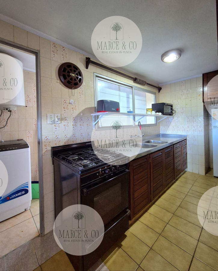 Apartamento ID.2219 - Apartamento 2 dormitorios Vista infinita al mar primera línea con estufa a leña esquinero al oeste garage Playa Mansa Punta del Este