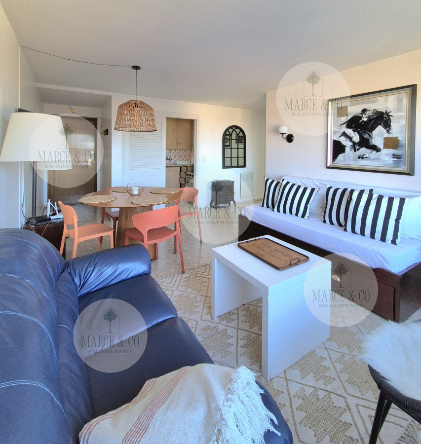 Apartamento ID.2361 - Apartamento con vista parcial al mar 1 dormitorio y medio con garage en Península Punta del Este 