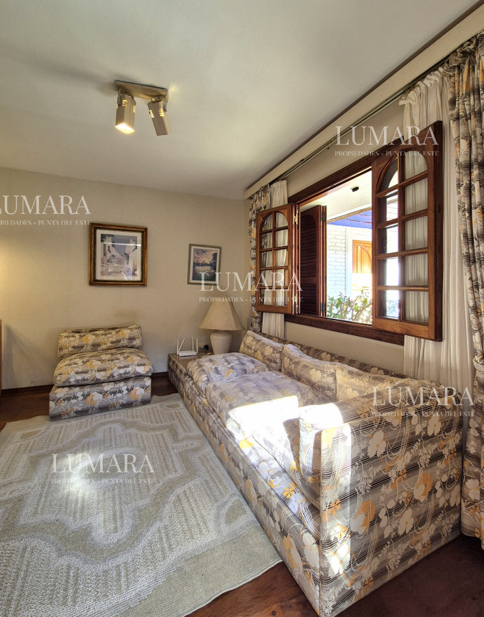 Apartamento ID.2323 - Oportunidad venta casa 2 dormitorios Playa Mansa cochera y parrillero