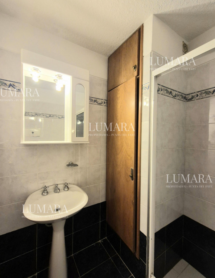 Apartamento ID.3156 - Oportunidad 3 dormitorios + servicio y gran terraza con parrillero propio en Playa Brava Punta del Este 