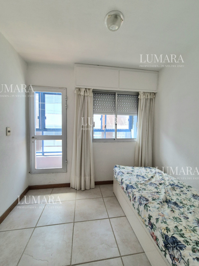 Apartamento ID.3156 - Oportunidad 3 dormitorios + servicio y gran terraza con parrillero propio en Playa Brava Punta del Este 