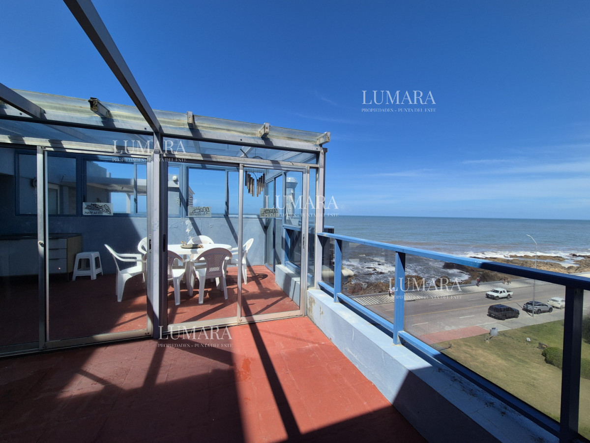 Apartamento ID.3156 - Oportunidad 3 dormitorios + servicio y gran terraza con parrillero propio en Playa Brava Punta del Este 