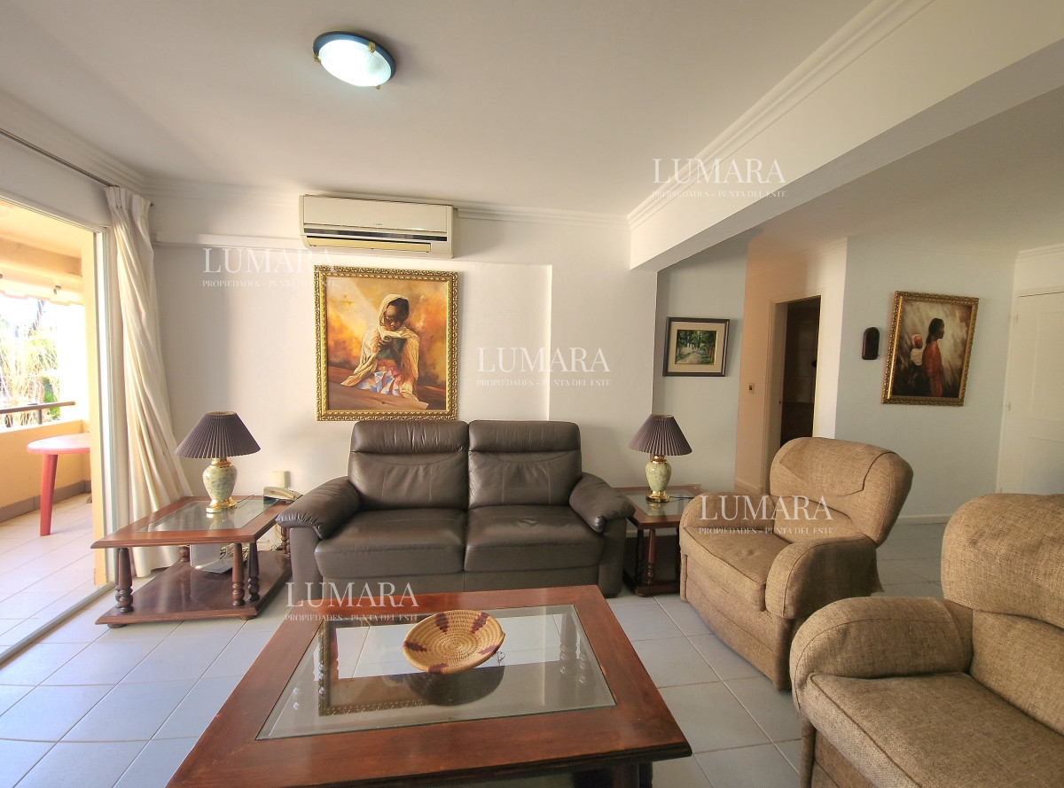 Apartamento ID.942 - Apartamento 3 dormitorios primera linea frente al mar Playa Mansa Pinares con piscina y cochera