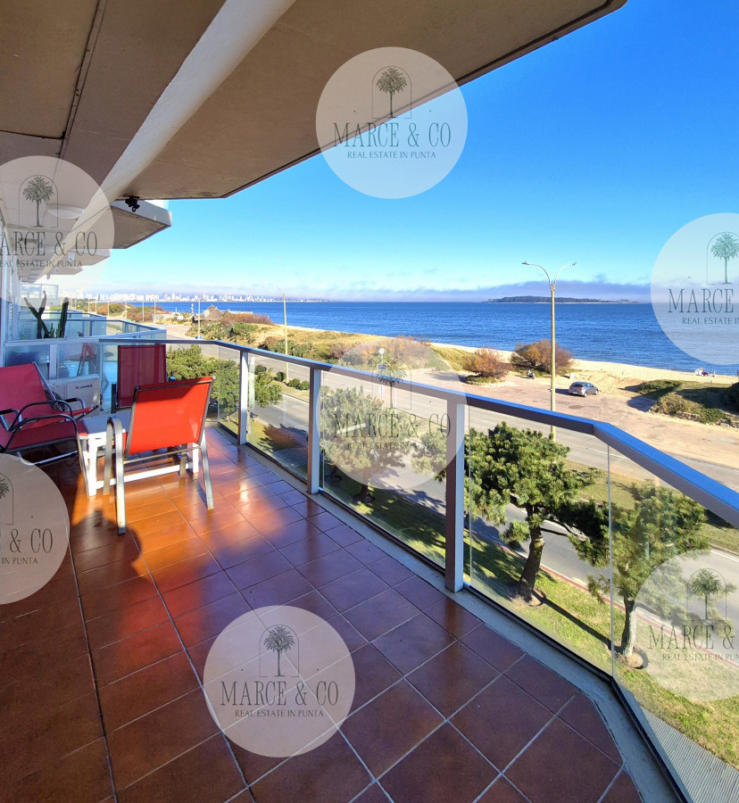 Apartamento ID.2219 - Apartamento 2 dormitorios Vista infinita al mar primera línea con estufa a leña esquinero al oeste garage Playa Mansa Punta del Este