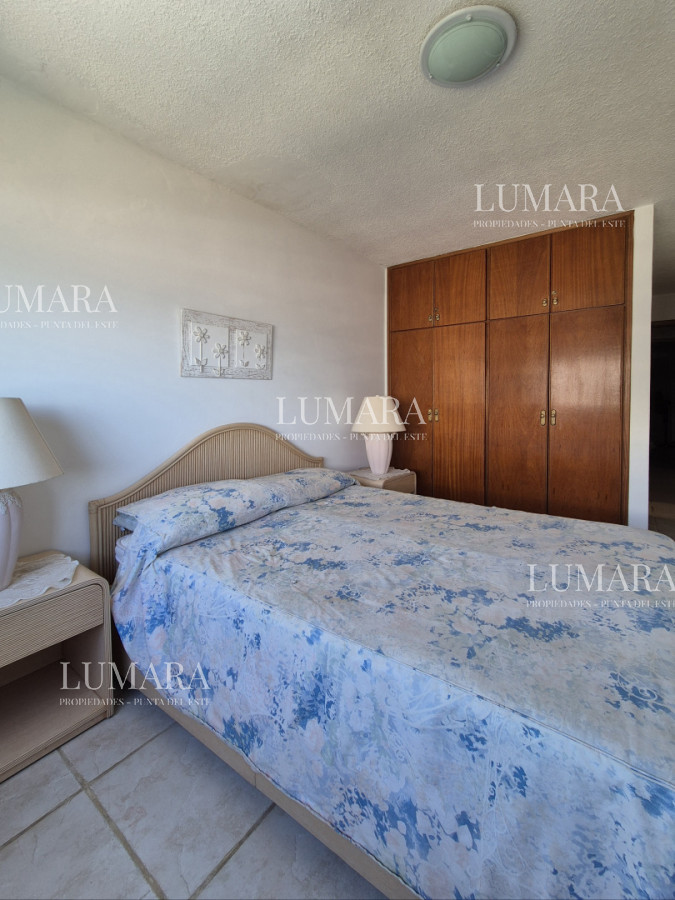 Apartamento ID.3156 - Oportunidad 3 dormitorios + servicio y gran terraza con parrillero propio en Playa Brava Punta del Este 
