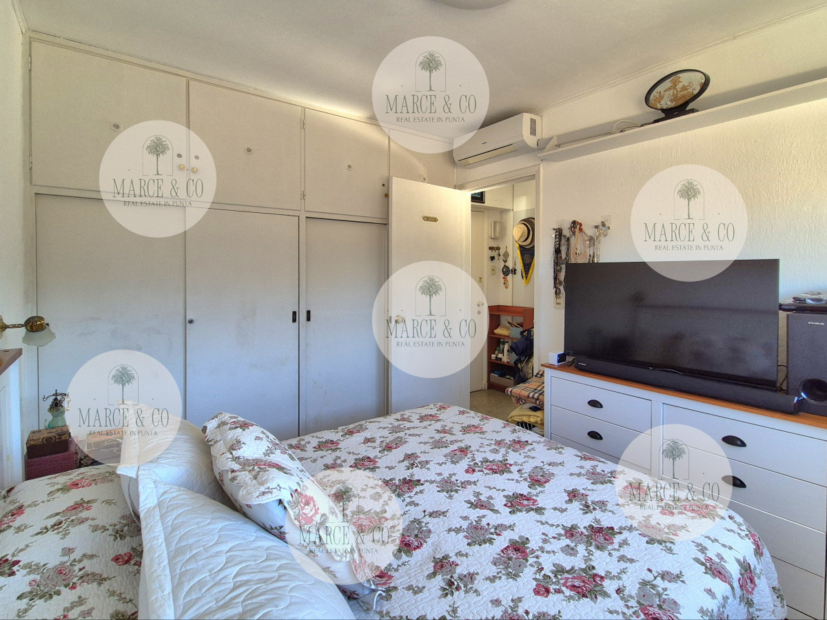 Apartamento ID.2155 - Apartamento 1 dormitorio en venta con vista al Mar edificio primera línea Playa Mansa Punta del Este