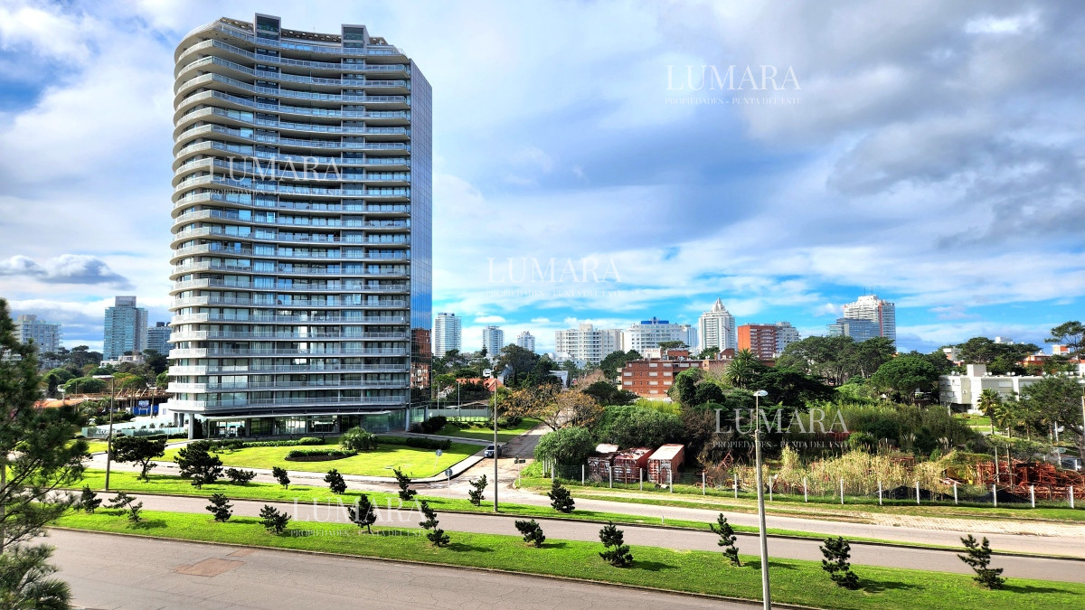 Apartamento ID.1145 - Oportunidad en zona Conrad a sólo 200mts del mar en parada 4 de Playa Mansa Punta del Este