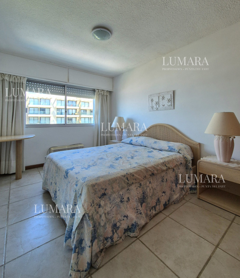 Apartamento ID.3156 - Oportunidad 3 dormitorios + servicio y gran terraza con parrillero propio en Playa Brava Punta del Este 