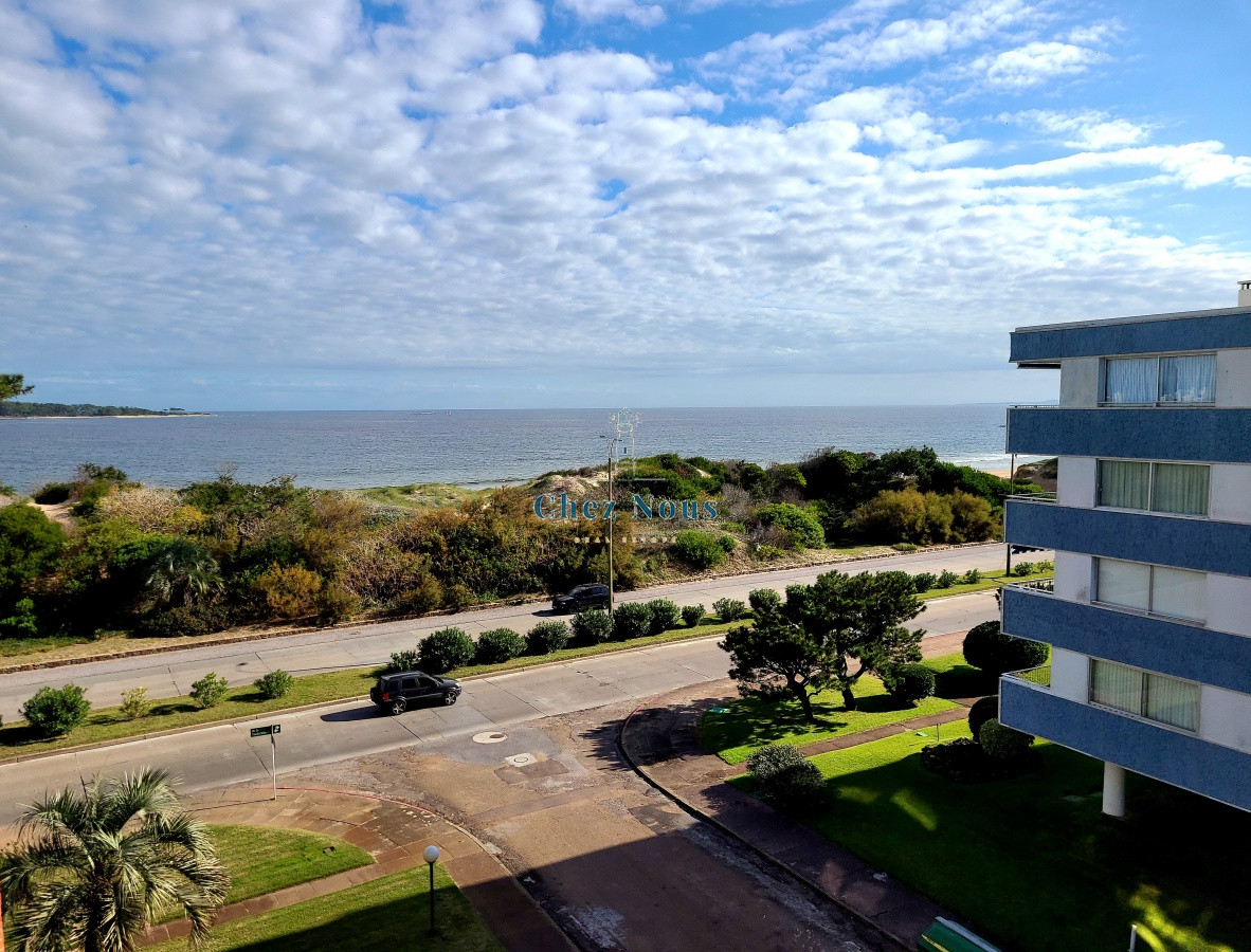 Apartamento ID.669 - Oportunidad apartamento en venta vista al mar terraza parrillero Playa Mansa