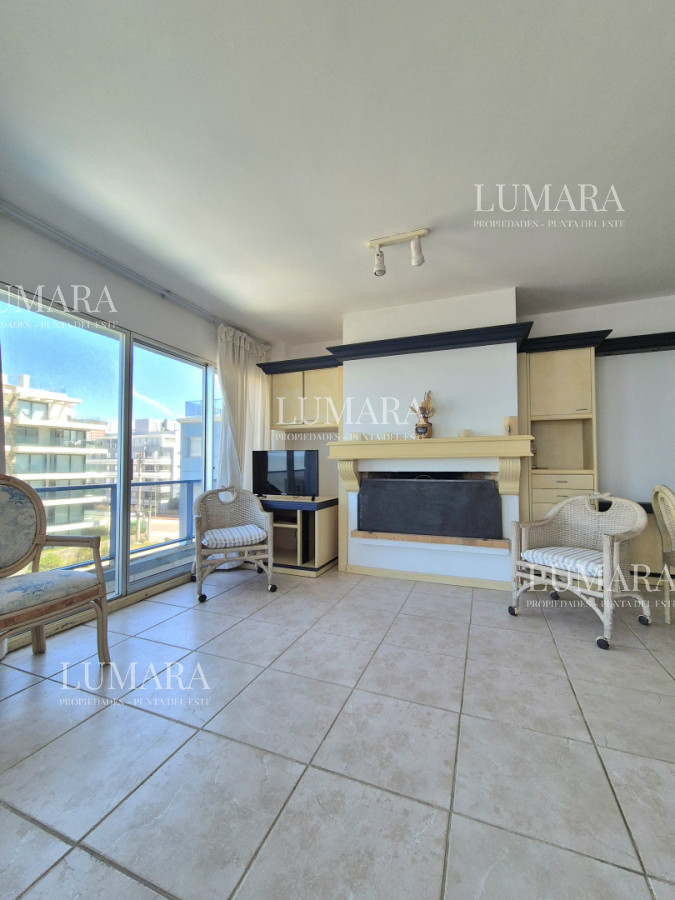 Apartamento ID.3156 - Oportunidad 3 dormitorios + servicio y gran terraza con parrillero propio en Playa Brava Punta del Este 