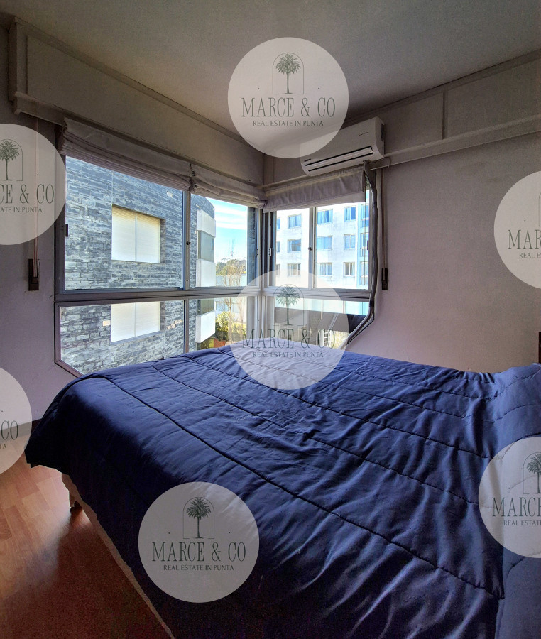 Apartamento ID.2219 - Apartamento 2 dormitorios Vista infinita al mar primera línea con estufa a leña esquinero al oeste garage Playa Mansa Punta del Este
