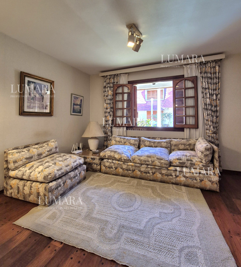 Apartamento ID.2323 - Oportunidad venta casa 2 dormitorios Playa Mansa cochera y parrillero