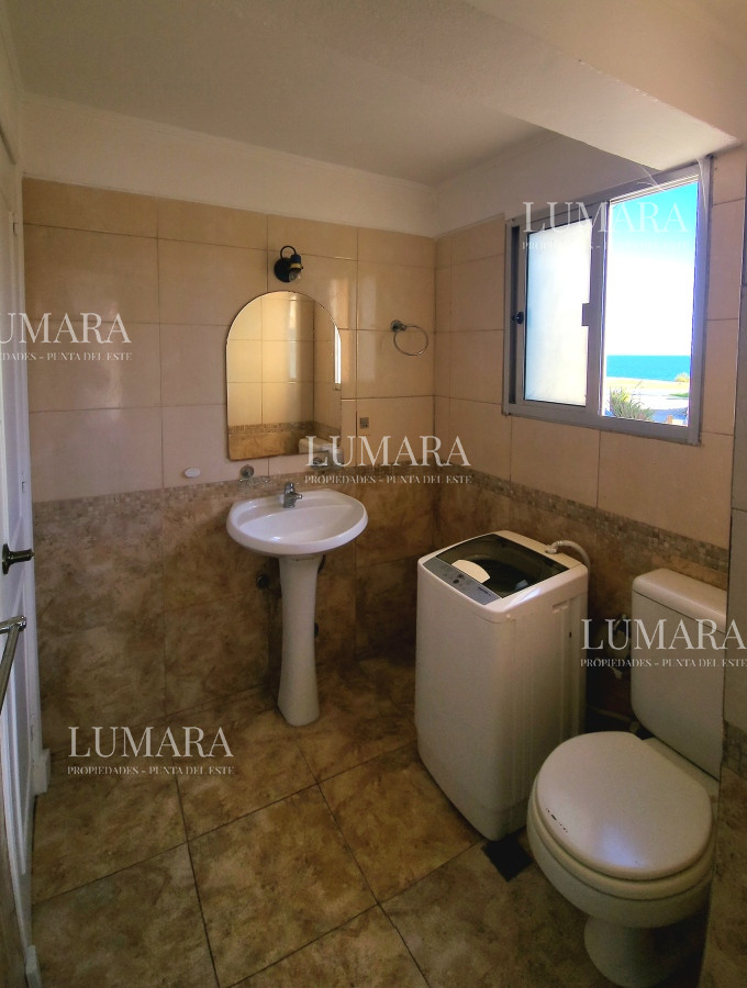 Apartamento ID.942 - Apartamento 3 dormitorios primera linea frente al mar Playa Mansa Pinares con piscina y cochera